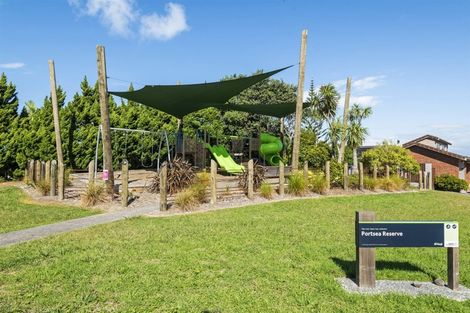 Photo of property in 10 Portsea Place, Chatswood, Auckland, 0626