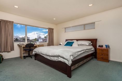 Photo of property in 2/74 College Road, Northcote, Auckland, 0627