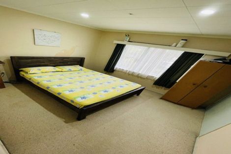 Photo of property in 42 West Lynn Road, Titirangi, Auckland, 0604