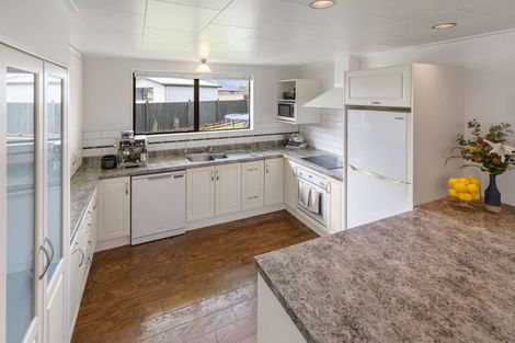 Photo of property in 8 Mansell Crescent, Bulls, 4818