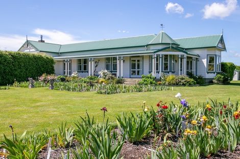 Photo of property in 121 Ferry Road, Martinborough, 5711
