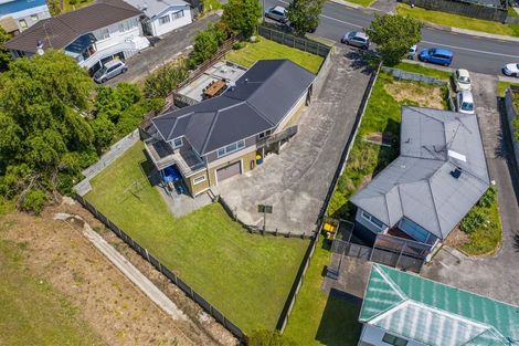 Photo of property in 15 Totaravale Drive, Totara Vale, Auckland, 0629