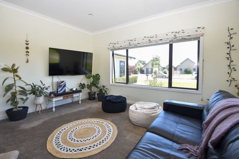 Photo of property in 18 Carrington Drive, Carterton, 5713