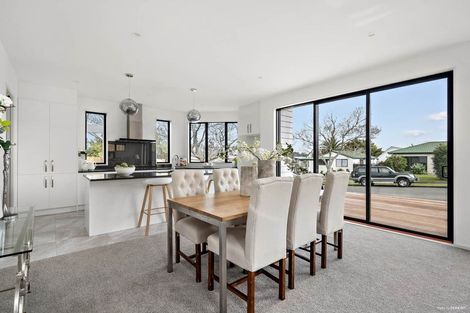 Photo of property in 20a Parramatta Place, Botany Downs, Auckland, 2010