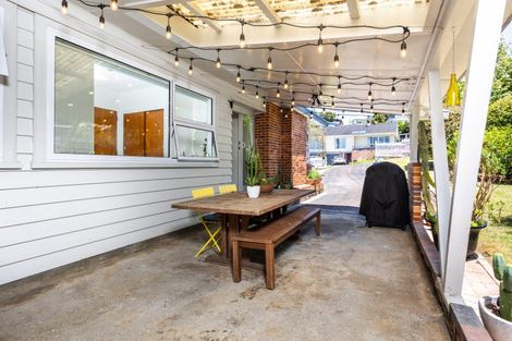 Photo of property in 18 Deuxberry Avenue, Northcote, Auckland, 0627