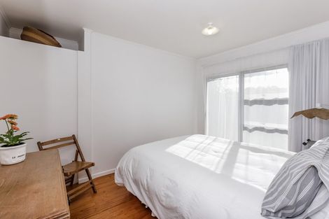 Photo of property in 16 Jamaica Place, Blockhouse Bay, Auckland, 0600