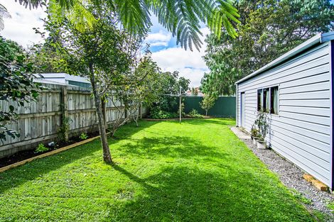 Photo of property in 18 Cambridge Terrace, Masterton, 5810