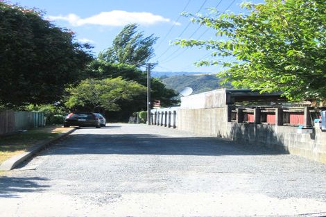 Photo of property in 13 Whangakoko Grove, Birchville, Upper Hutt, 5018