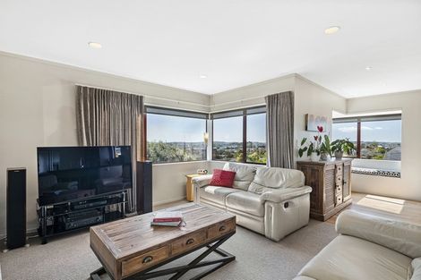 Photo of property in 15 Ballini Rise, West Harbour, Auckland, 0618