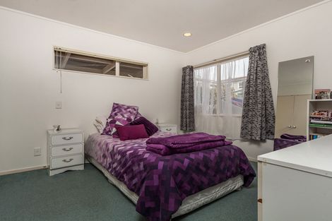 Photo of property in 2/74 College Road, Northcote, Auckland, 0627