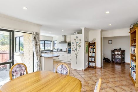 Photo of property in 10 Aburoc Place, Paraparaumu Beach, Paraparaumu, 5032