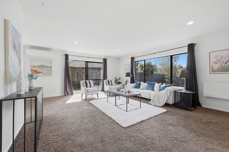 Photo of property in 35 Peninsula Road, Mangere, Auckland, 2022