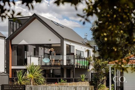 Photo of property in 1 Karewa Parade, Papamoa Beach, Papamoa, 3118