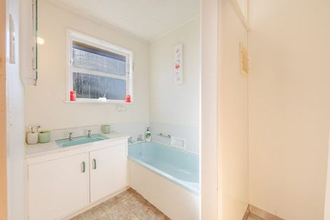 Photo of property in 18 Howard Road, Taradale, Napier, 4112