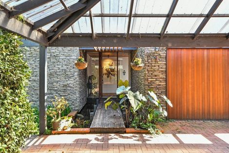 Photo of property in 30 Scenic Drive, Hillpark, Auckland, 2102