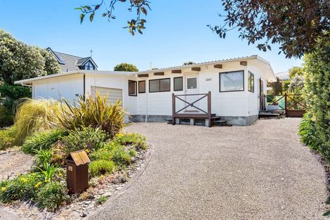 Photo of property in 175 Tutere Street, Waikanae Beach, Waikanae, 5036