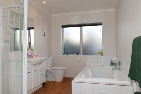 Photo of property in 4 Crofton Road, Harewood, Christchurch, 8051