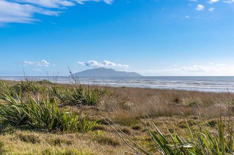 Photo of property in 100b Marine Parade, Otaki Beach, Otaki, 5512