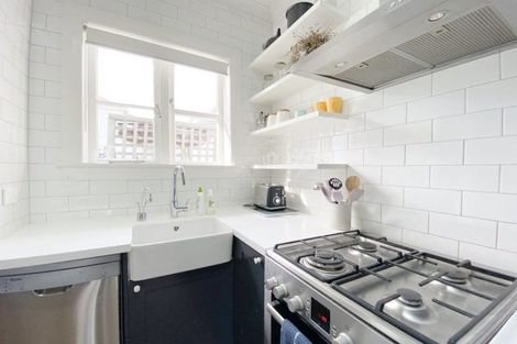 Photo of property in 4/64 Victoria Road, Devonport, Auckland, 0624