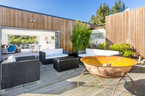 Photo of property in 37 Mt Marua Drive, Timberlea, Upper Hutt, 5018