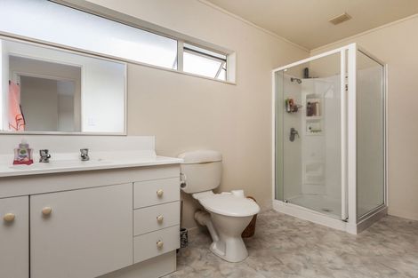 Photo of property in 2/74 College Road, Northcote, Auckland, 0627