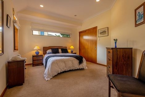 Photo of property in 2 Heritage Place, Terrace End, Palmerston North, 4410