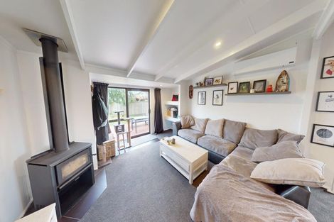 Photo of property in 23 Colonial Place, Kelvin Grove, Palmerston North, 4414