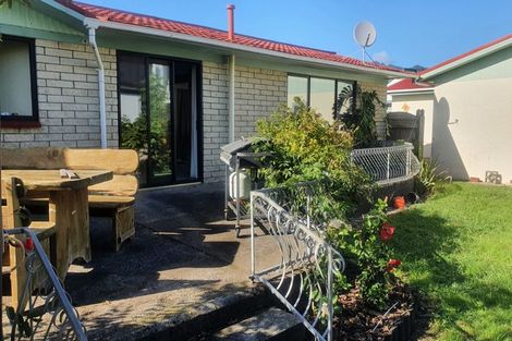 Photo of property in 7b Hussey Street, Oakura, 4314