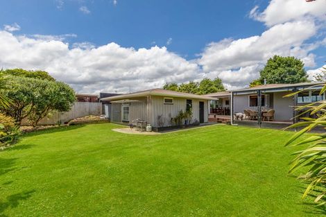 Photo of property in 7 Raglan Avenue, Cloverlea, Palmerston North, 4412