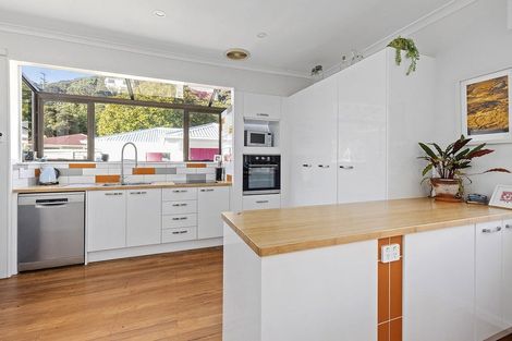 Photo of property in 58 Airlie Road, Plimmerton, Porirua, 5026