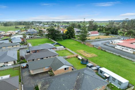 Photo of property in 18 Chic Gardens, Parakai, 0830