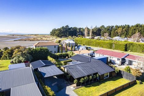 Photo of property in 4 Swindells Road, Waikuku Beach, 7473