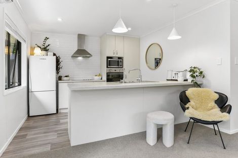 Photo of property in 228 Mountain Road, Henderson Valley, Auckland, 0612