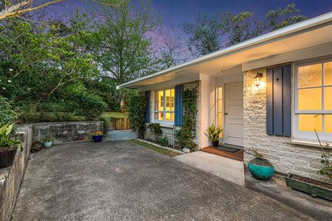 Photo of property in 2/220 East Coast Road, Forrest Hill, Auckland, 0620