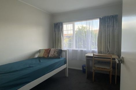 Photo of property in 1/23 Manhattan Heights, Glendene, Auckland, 0602
