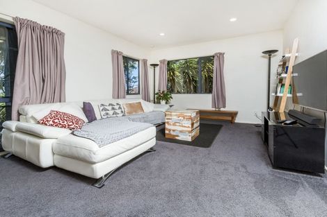 Photo of property in 2/982 East Coast Road, Northcross, Auckland, 0632