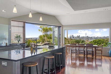 Photo of property in 13 Maritime Terrace, Birkenhead, Auckland, 0626