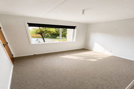 Photo of property in 40 Ruskin Road, Newlands, Wellington, 6037