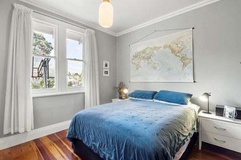 Photo of property in 17 Rangatira Road, Birkdale, Auckland, 0626