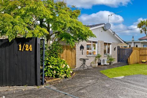 Photo of property in 1/24 Woodglen Road, Glen Eden, Auckland, 0602