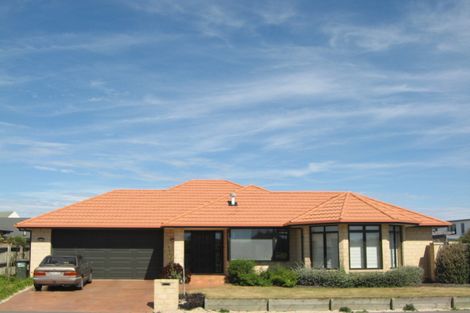 Photo of property in 77 Aston Drive, Waimairi Beach, Christchurch, 8083