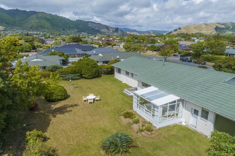 Photo of property in 77 Belvedere Avenue, Waikanae, 5036