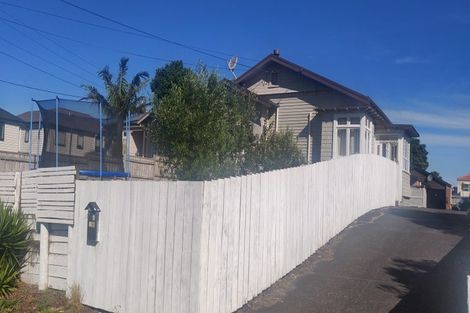 Photo of property in 118a Hutchinson Avenue, New Lynn, Auckland, 0600