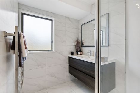 Photo of property in 70 Hutchinsons Road, Bucklands Beach, Auckland, 2014