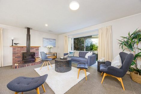 Photo of property in 2/112 Nigel Road, Browns Bay, Auckland, 0630