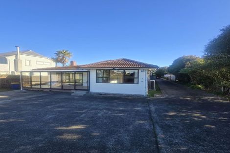 Photo of property in 9 Tatau Way, Te Atatu Peninsula, Auckland, 0610