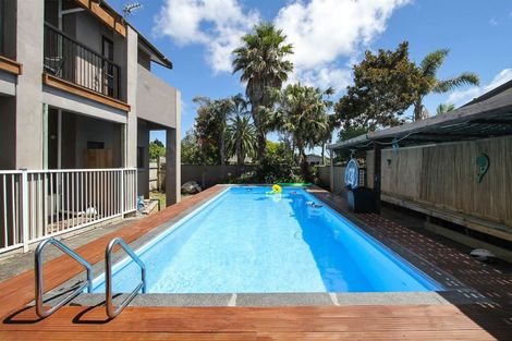 Photo of property in 1 Millen Place, Clarks Beach, 2122