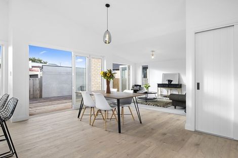 Photo of property in 7 West Avenue, Saint Clair, Dunedin, 9012