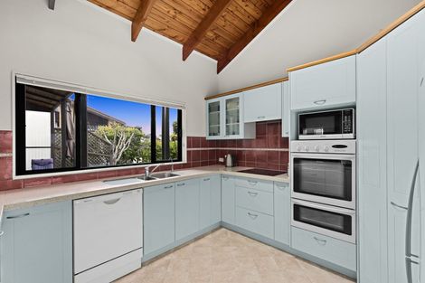 Photo of property in 16 Renoir Street, West Harbour, Auckland, 0618