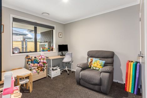 Photo of property in 1 Genoa Place, Whitby, Porirua, 5024